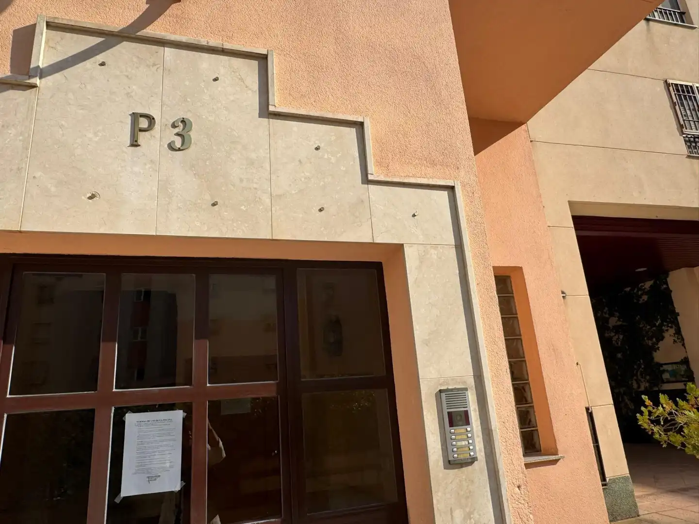 Vista exterior de Pis en venda en Granada amb Aire condicionat, Calefacció i Moblat
