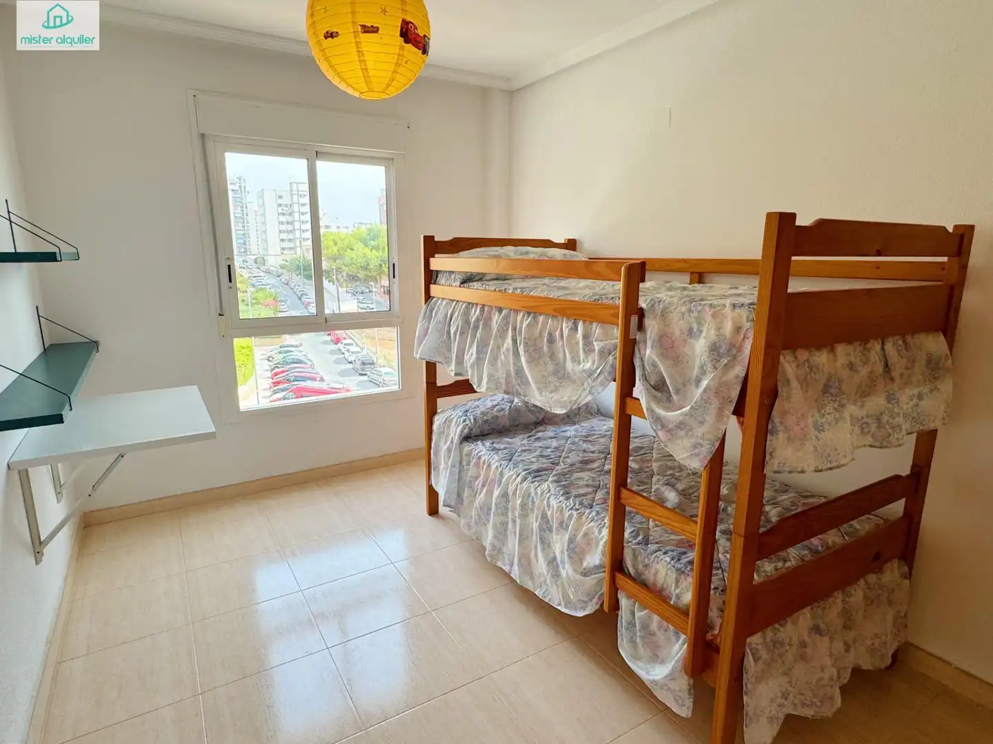 Habitación de Apartamento de alquiler en El Campello con Aire acondicionado, Jardín privado y Terraza
