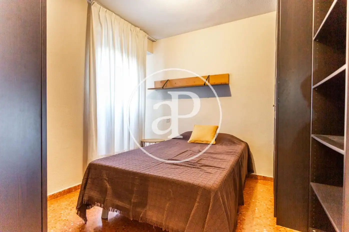 Habitación de Piso de alquiler en Valencia con Calefacción, Jardín privado y Amueblado