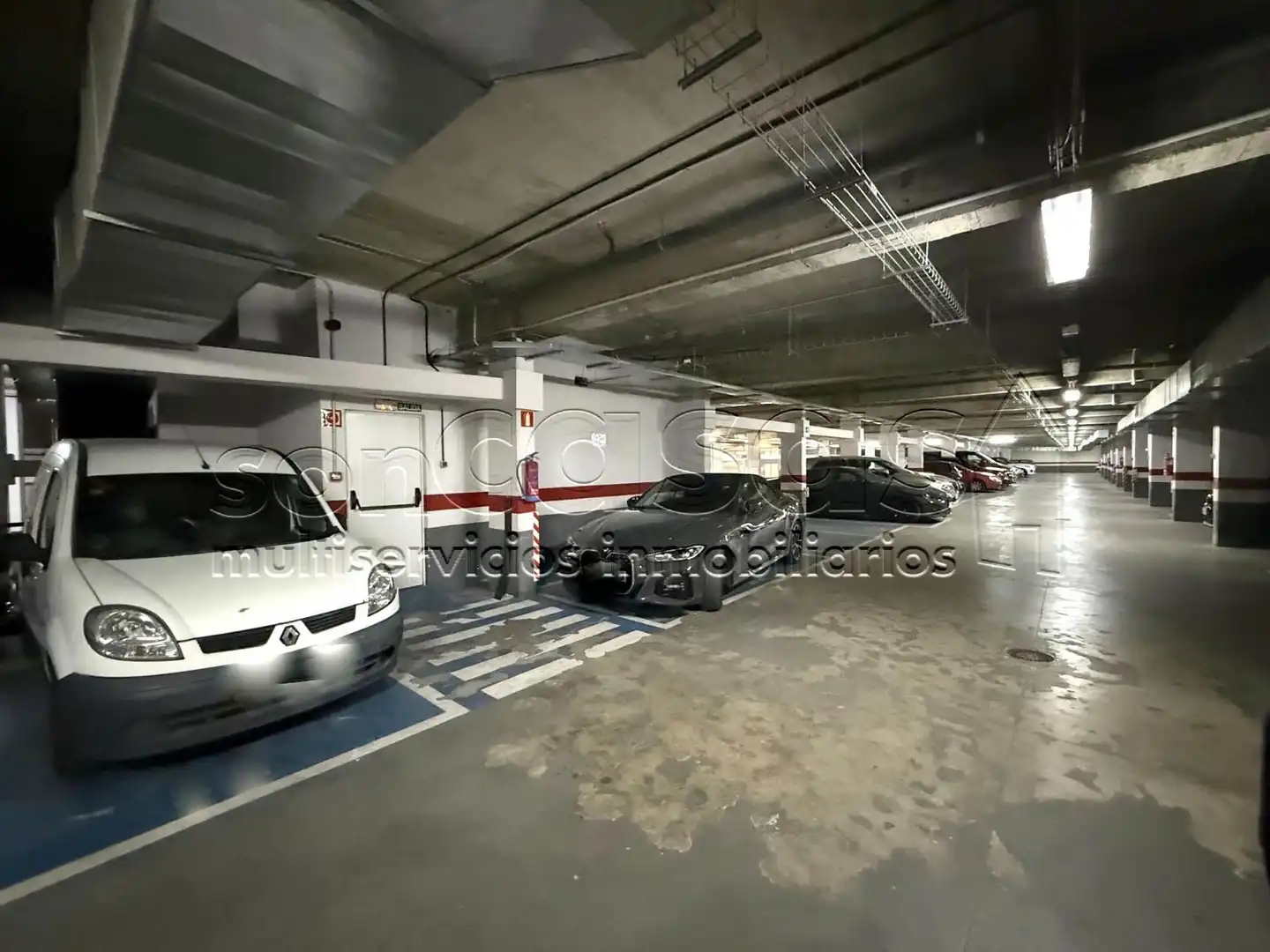 Parking de Piso de alquiler en Madrid con Aire acondicionado, Calefacción y Jardín privado