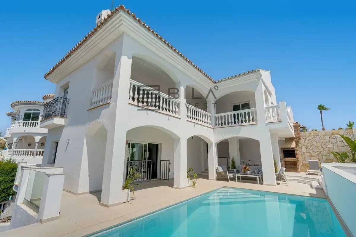 Villa avec piscine à vendre à Cerros del Aguila