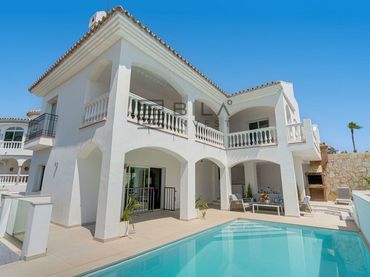 Villa avec piscine à vendre à Cerros del Aguila