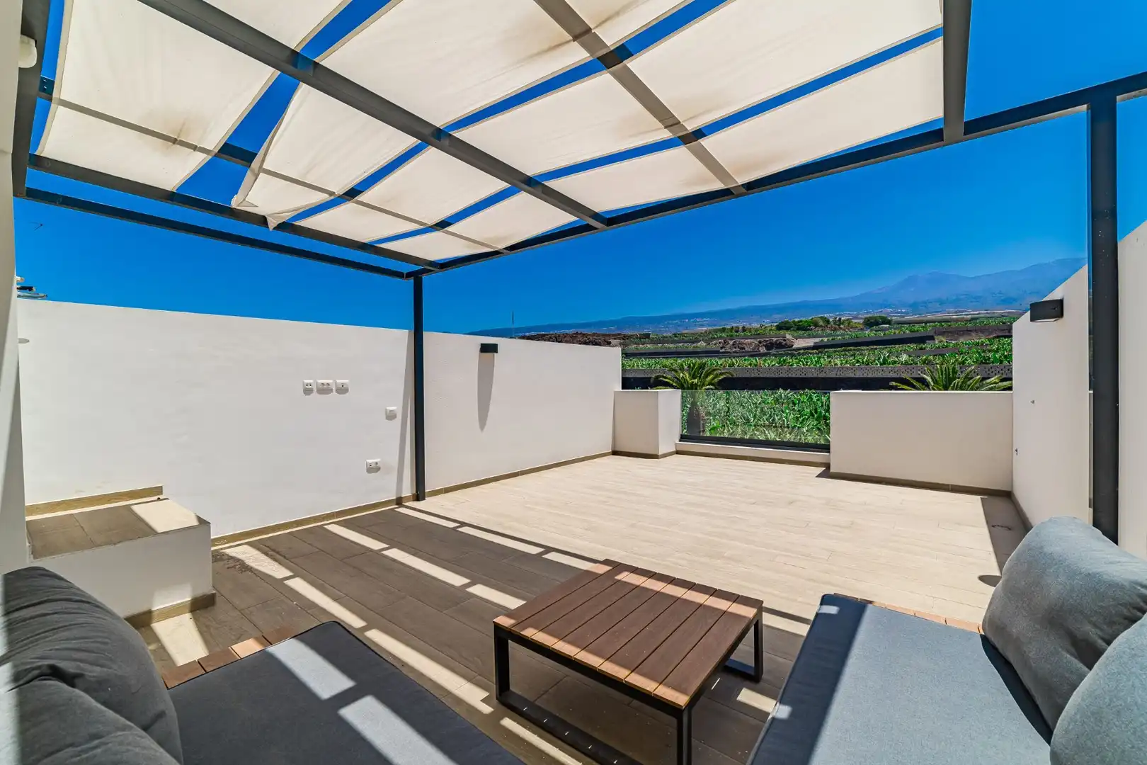 Terrasse von Einfamilien-Reihenhaus zum Verkauf in Guía de Isora mit Terrasse