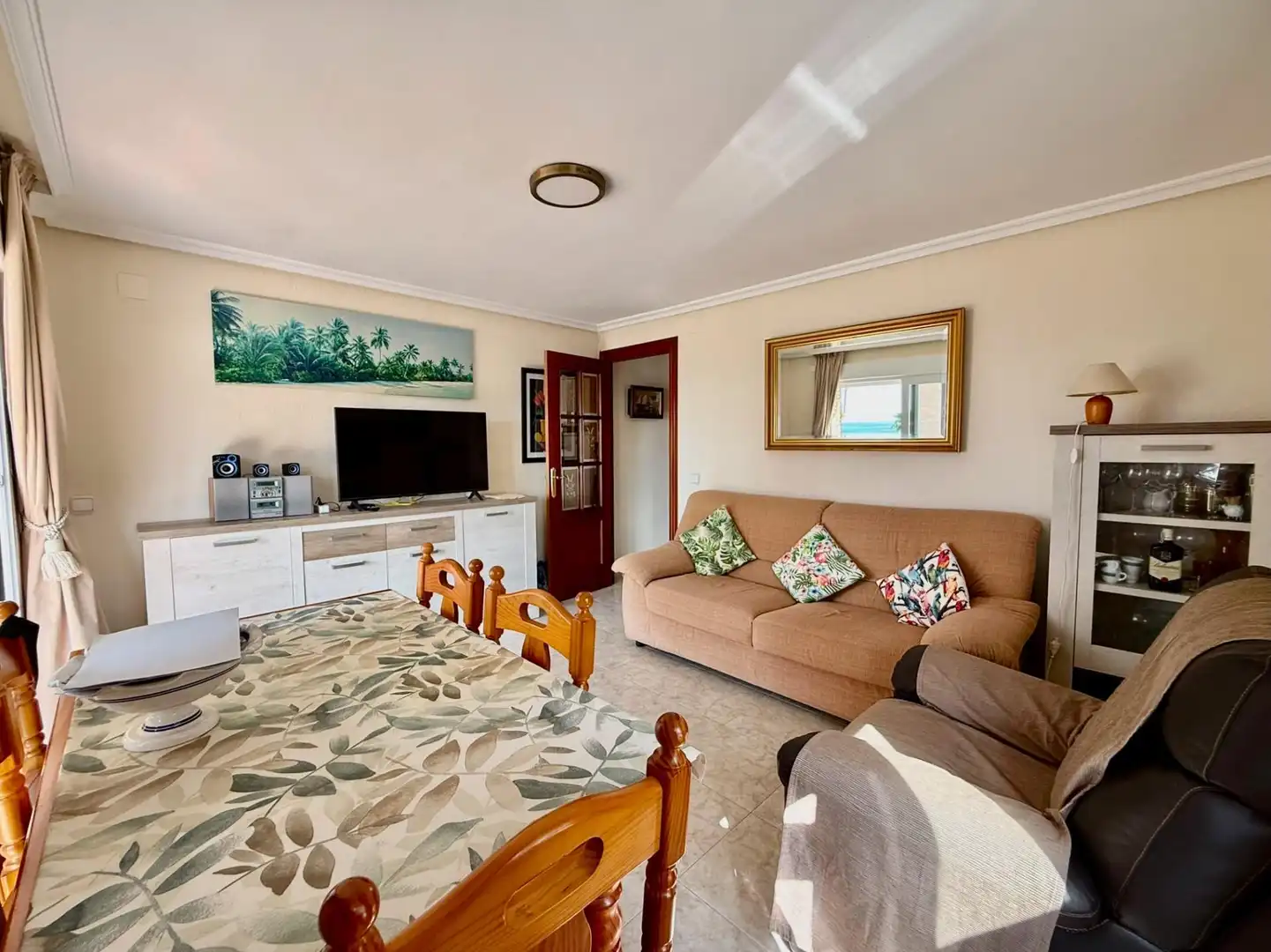 Sala d'estar de Apartament en venda en Benidorm amb Aire condicionat, Terrassa i Moblat