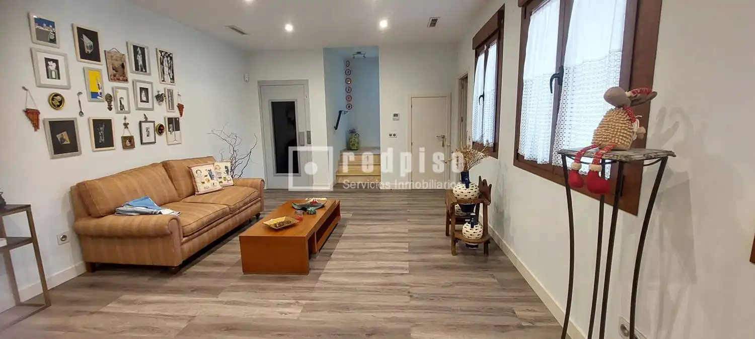 Living room of Houses for sale in Malpica de Tajo  with Air Conditioner, Heating and Storage room