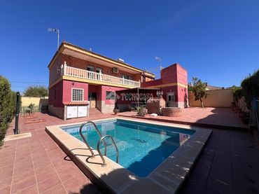House for sale in Entrenúcleos