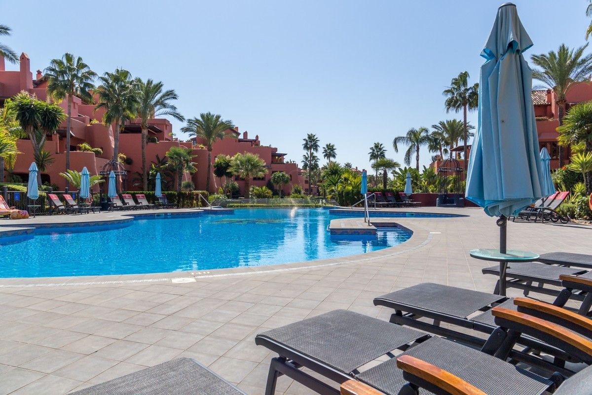 Piscina de Apartament de lloguer en Estepona amb Aire condicionat, Terrassa i Piscina