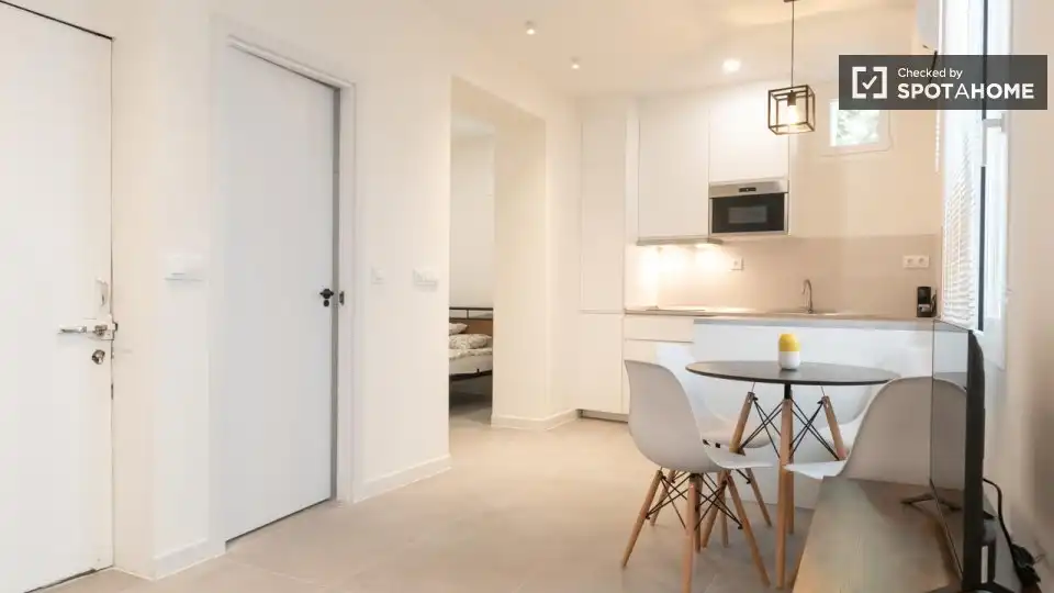 Cocina de Estudio para compartir en Madrid con Aire acondicionado, Calefacción y Terraza
