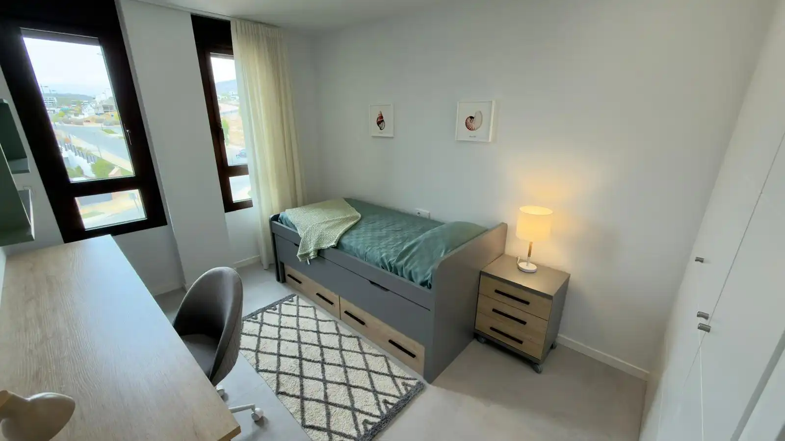 Dormitori de Apartament de lloguer en Finestrat amb Aire condicionat, Jardí privat i Terrassa
