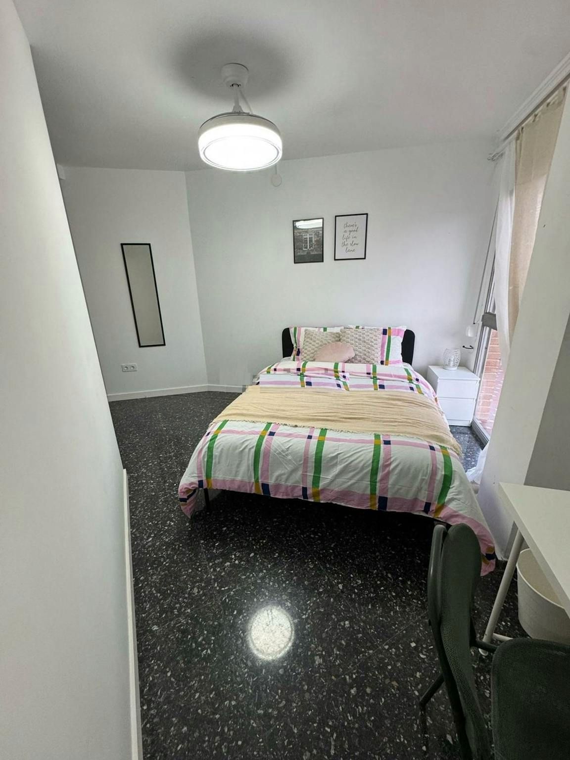 Dormitori de Pis per a compartir en  Valencia Capital amb Moblat i Rentadora