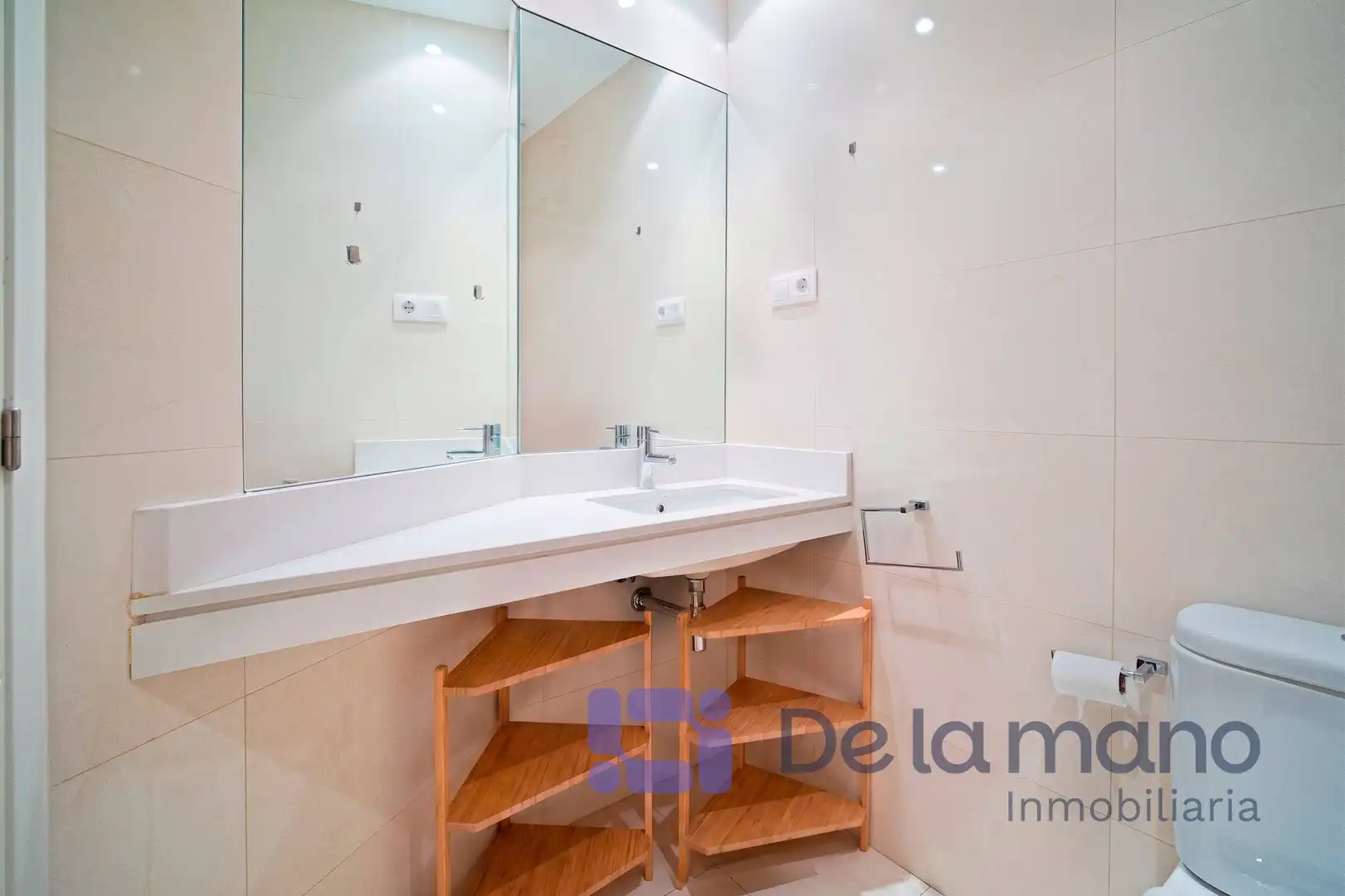 Bathroom of Flat for rent in Madrid  with Air Conditioner, Heating and Storage room