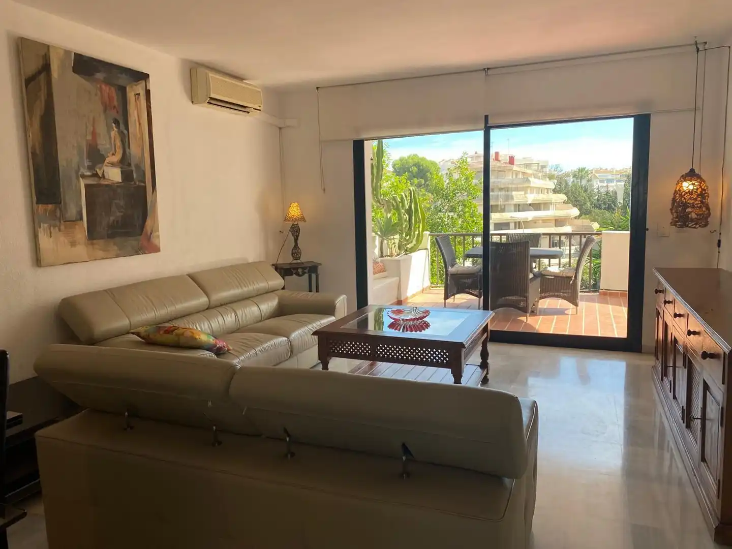 Sala de estar de Piso de alquiler en Marbella con Amueblado y Se aceptan mascotas