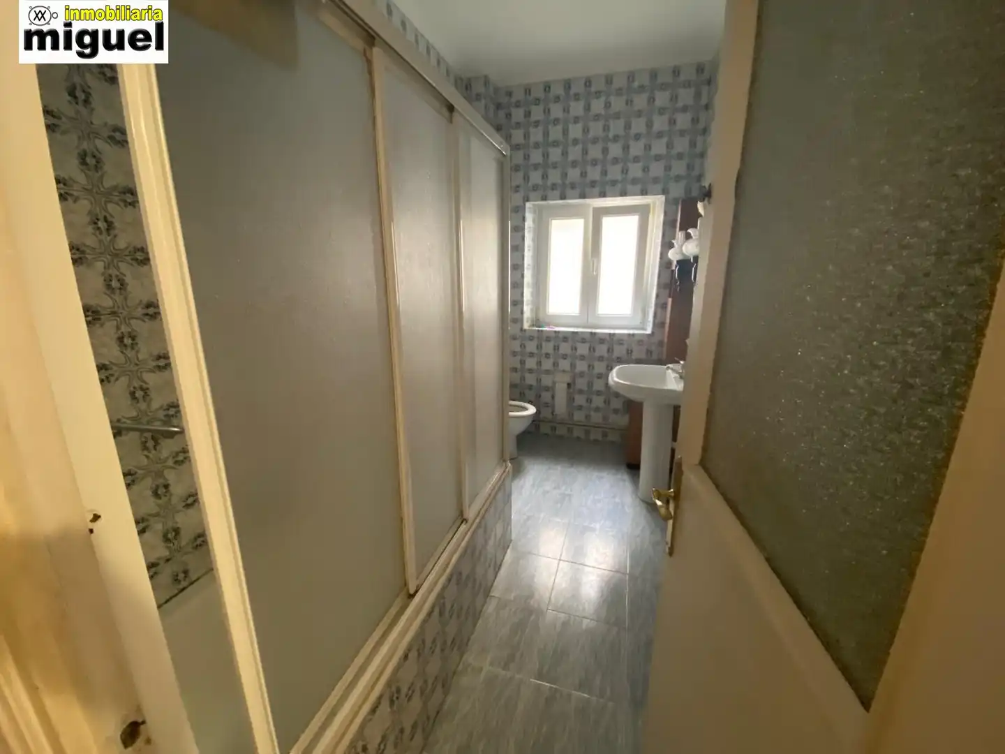 Bathroom of Flat for sale in Torrelavega   with Heating and Furnished