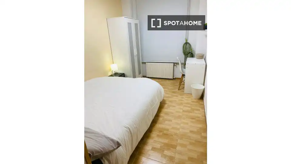 Bedroom of Flat for rent in Madrid  with Air Conditioner, Heating and Furnished