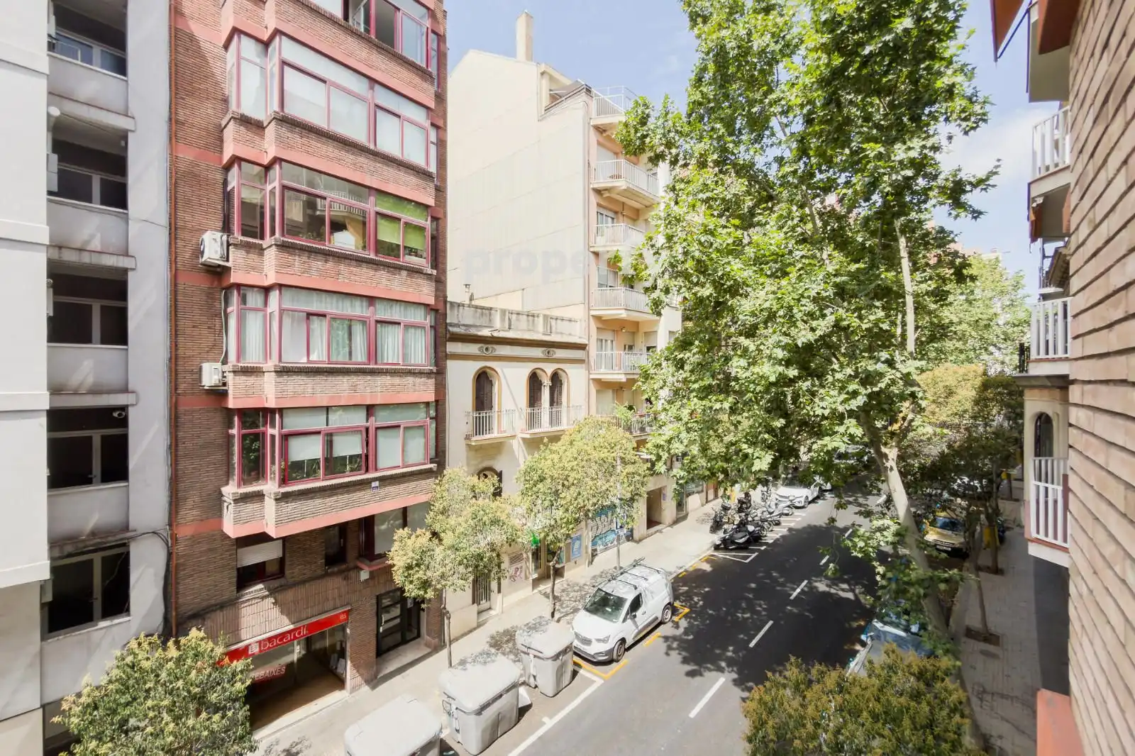 Vista exterior de Piso en venta en Barcelona con Calefacción, Terraza y Balcón