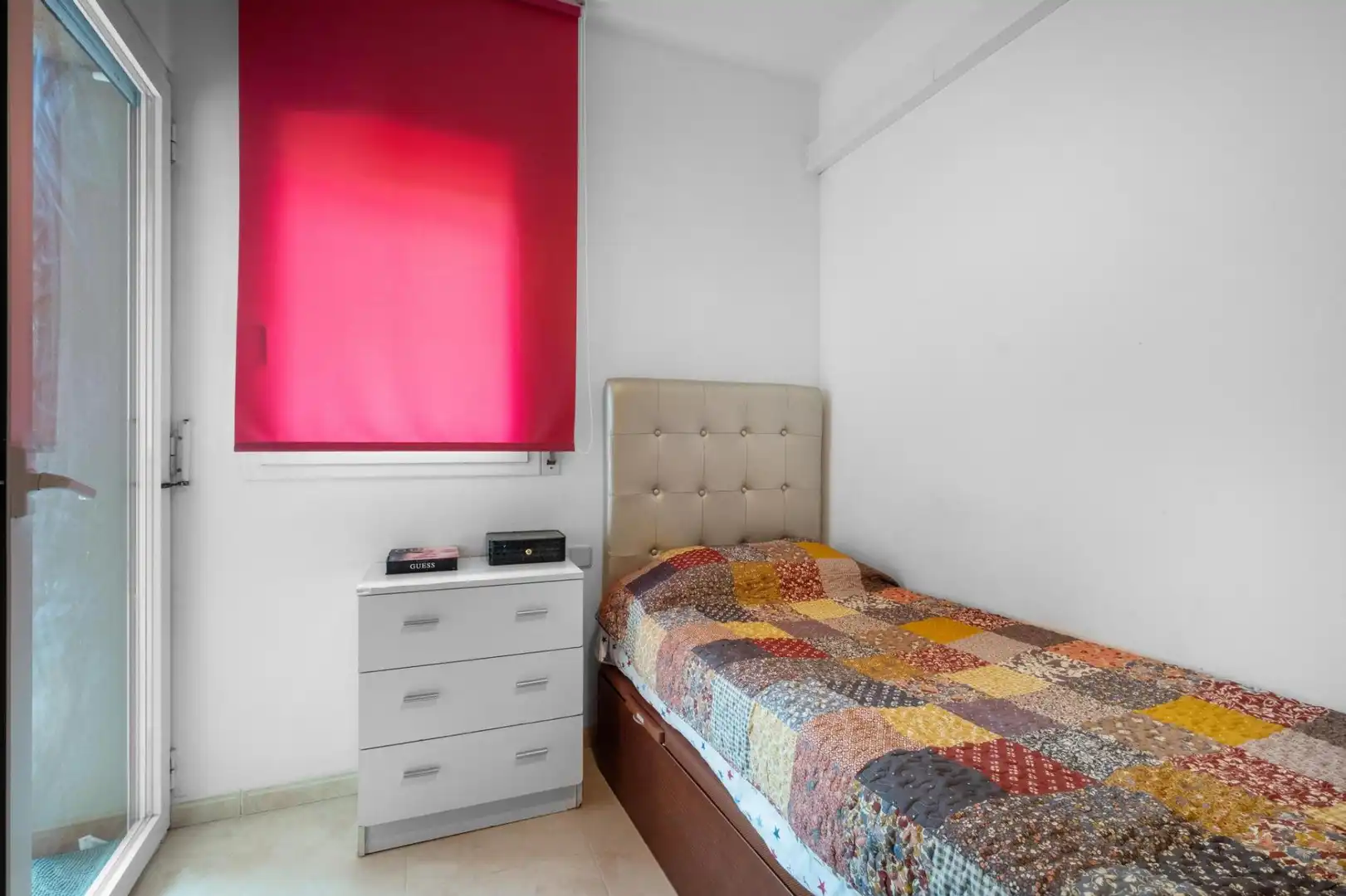 Bedroom of Apartments for sale in Girona