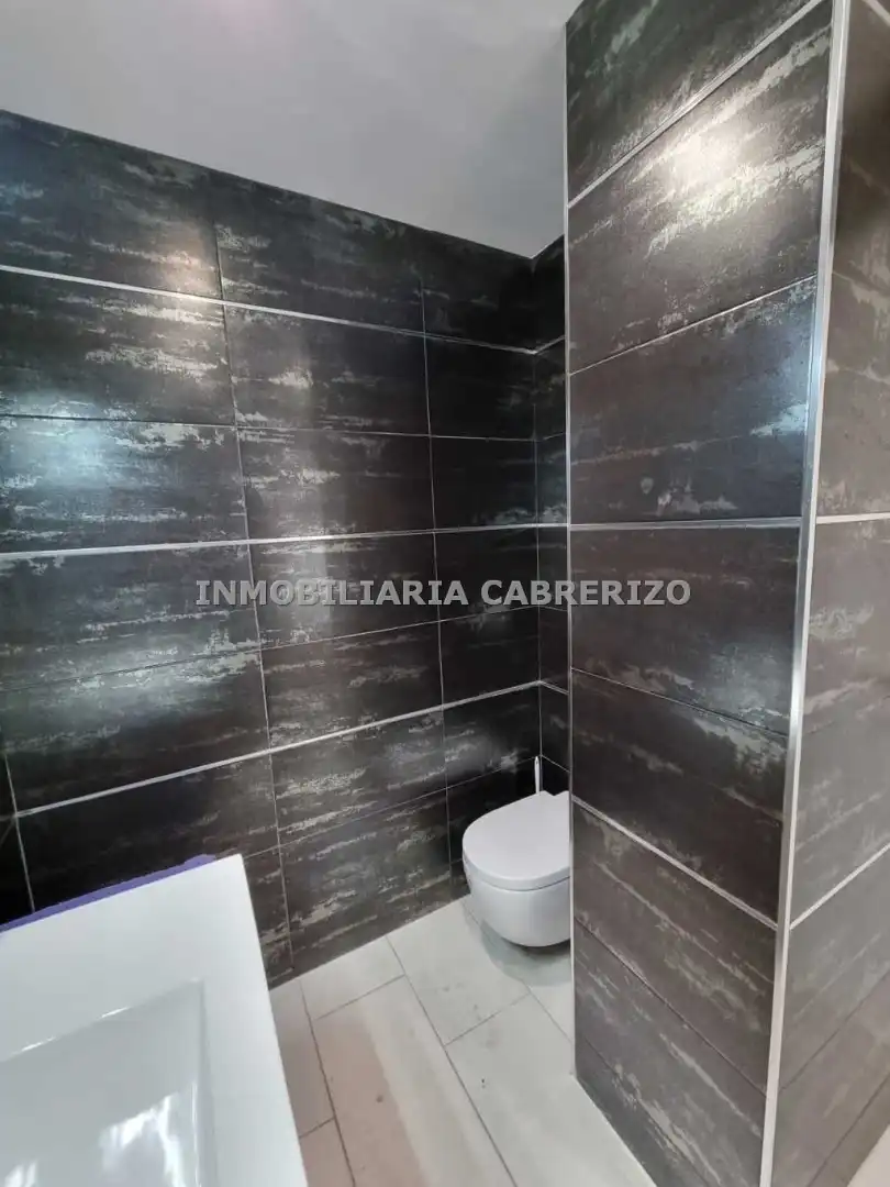 Badezimmer von Büro zum Verkauf in  Logroño mit Klimaanlage, Heizung und Möbliert