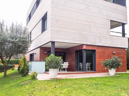 Exterior view of House or chalet for sale in Cerdanyola del Vallès  with Air Conditioner, Terrace and Swimming Pool