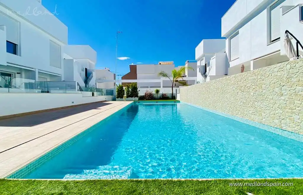 Apartamento con piscina en venta en Pilar de la Horadada ciudad, imagen 2
