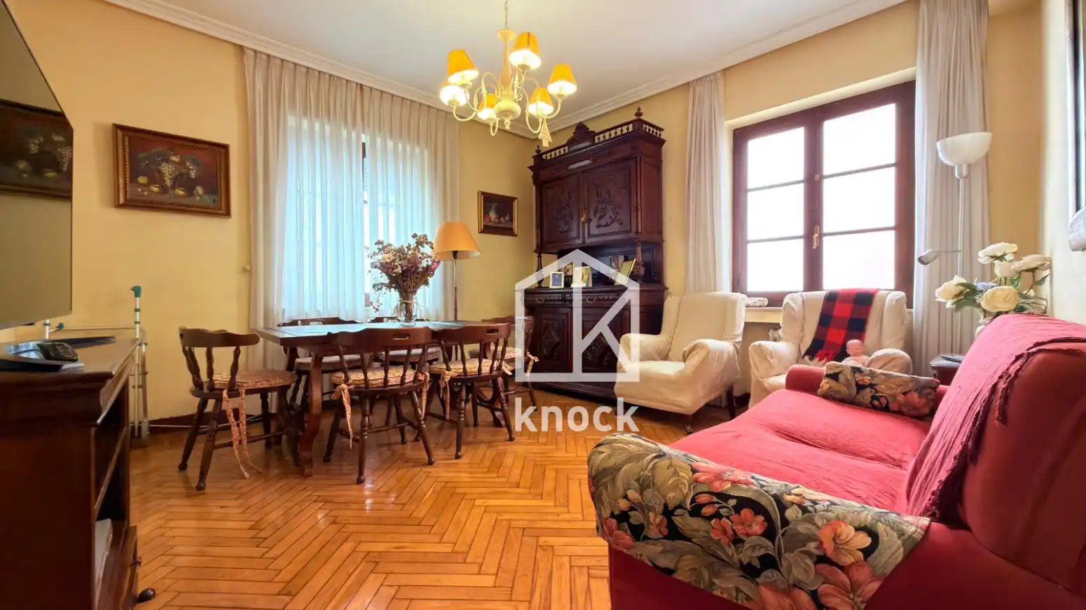 Living room of Flat for sale in Oviedo   with Heating and Parquet flooring