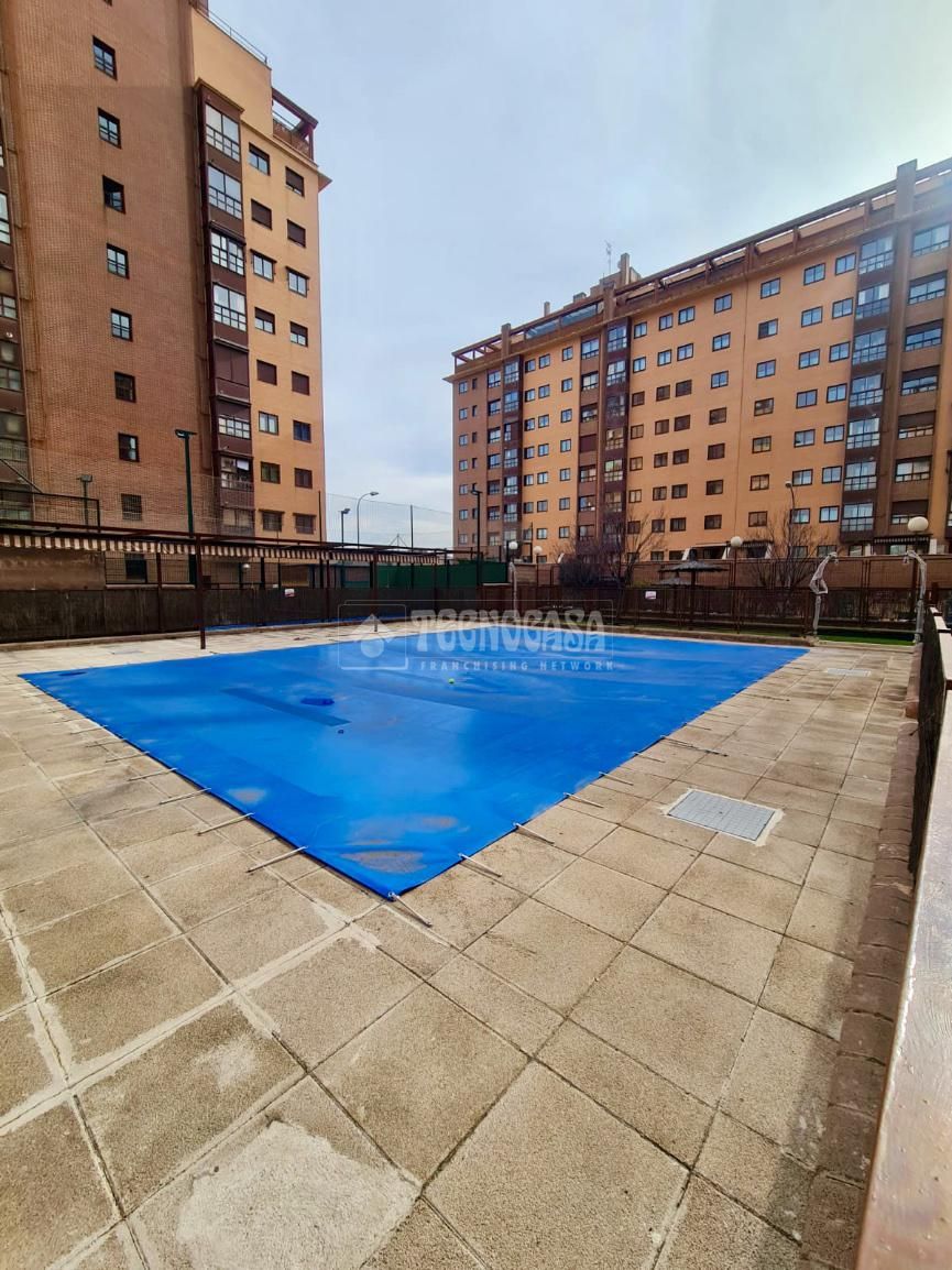 Swimming pool of Flat for sale in  Madrid Capital  with Air Conditioner, Parquet flooring and Storage room