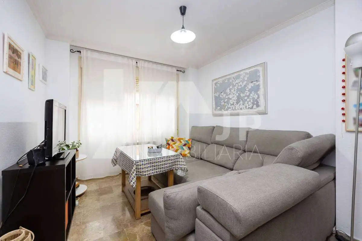 Piso con piscina en venta en Calle Cádiar 10, imagen 2