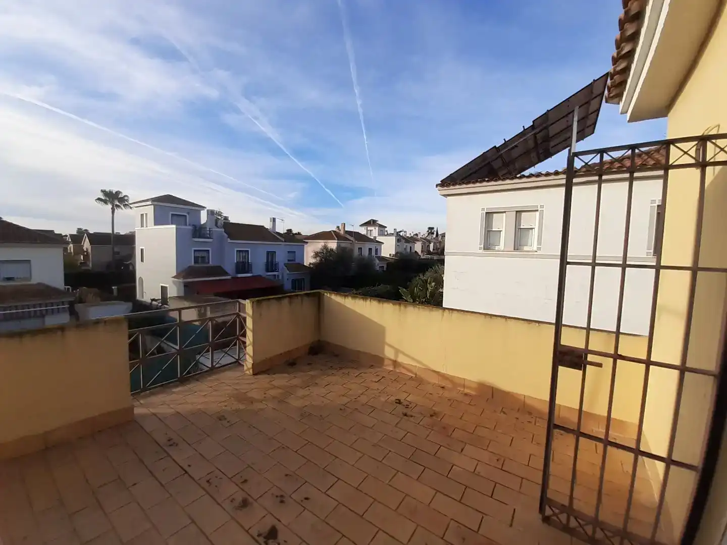 Terrassa de Casa o xalet en venda en Espartinas amb Aire condicionat, Jardí privat i Traster