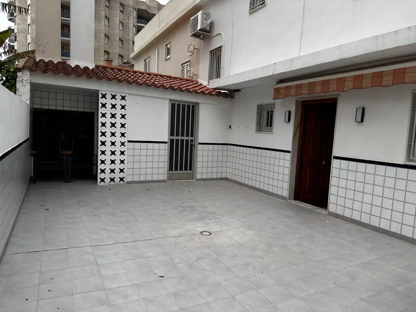Vista exterior de Casa adosada de lloguer en Sueca amb Aire condicionat, Moblat i Balcó