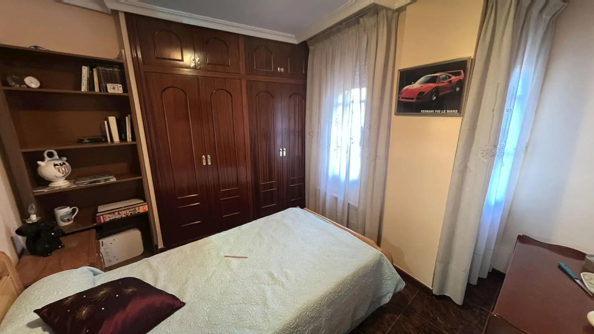 Habitación de Casa adosada en venta en Utiel con Calefacción, Amueblado y Balcón