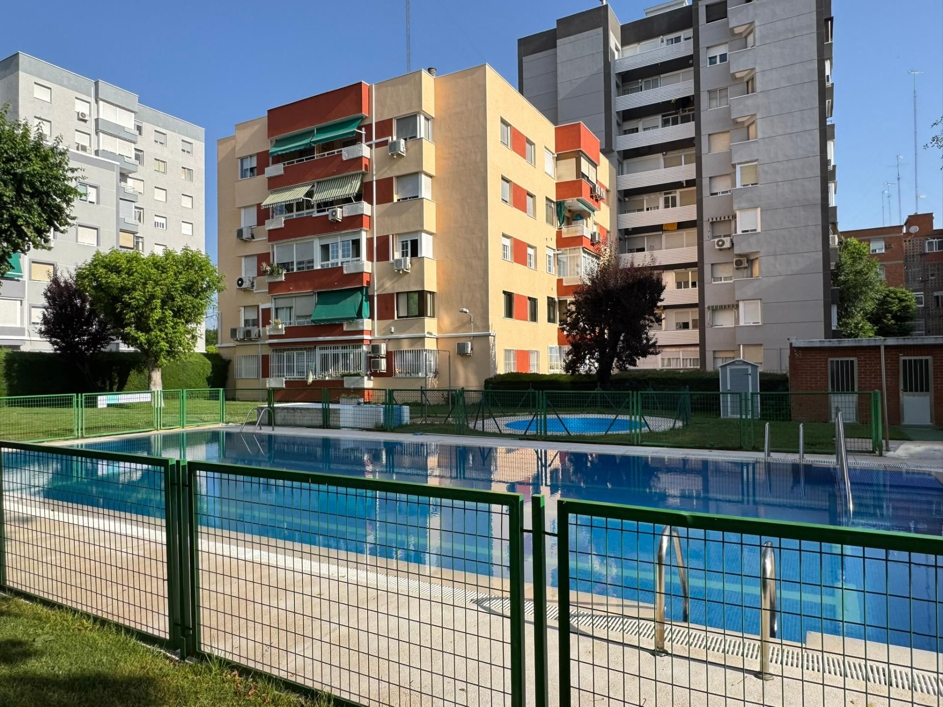Swimming pool of Flat for sale in Fuenlabrada  with Community pool