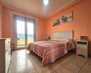 Dormitori de Apartament de lloguer en Ourense Capital  amb Moblat i Balcó