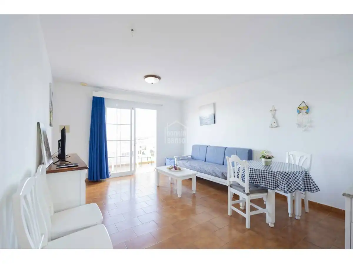 Sala d'estar de Apartament en venda en Es Mercadal amb Jardí privat, Terrassa i Piscina