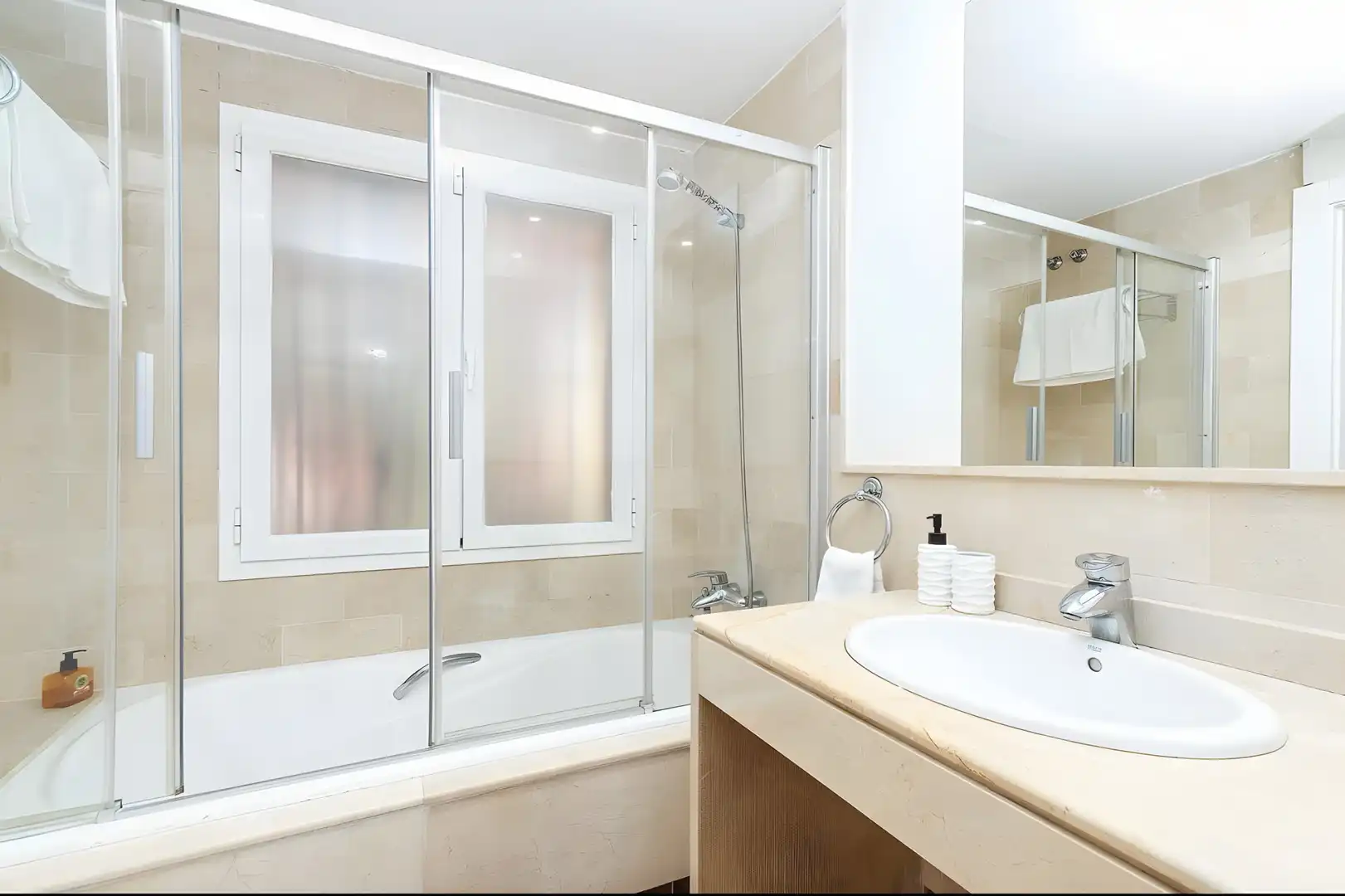 Bathroom of Apartments for rent in Marbella  with Air Conditioner, Terrace and Swimming Pool