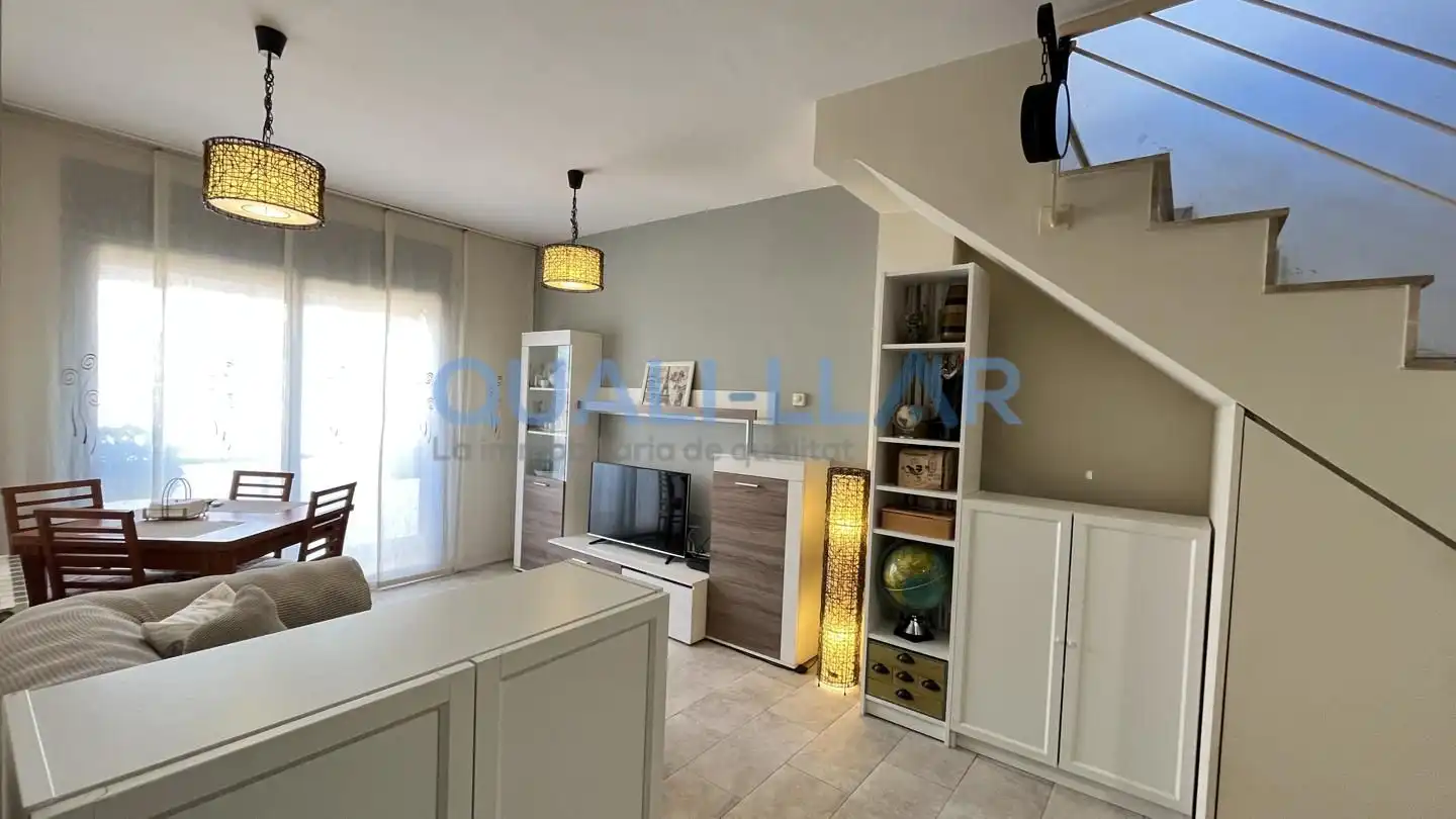 Living room of Duplexes for sale in Sant Feliu de Llobregat  with Air Conditioner, Heating and Parquet flooring