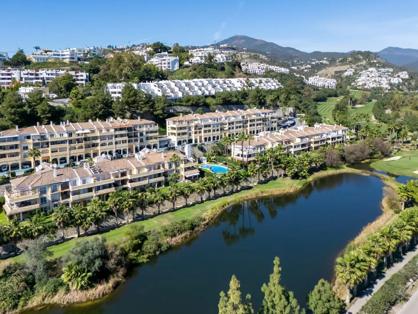 Apartament amb piscina en venda a Benahavís pueblo, imagen 8