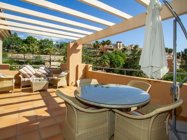 Penthouse with pool for sale in Calle Clara Campoamor 6