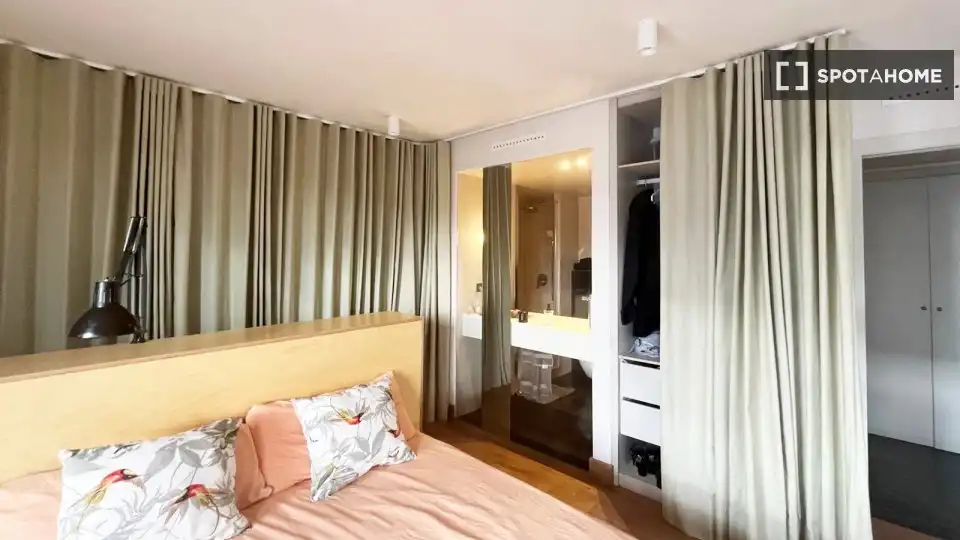 Schlafzimmer von Wohnung zur Miete in L'Hospitalet de Llobregat mit Klimaanlage, Heizung und Möbliert