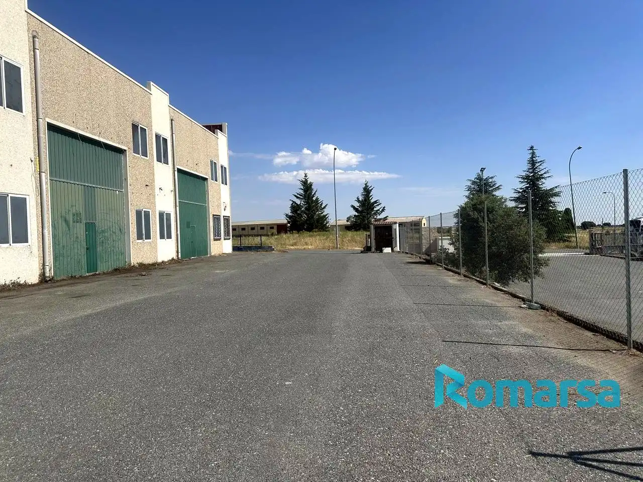 Vista exterior de Nave industrial en venta en La Horra 