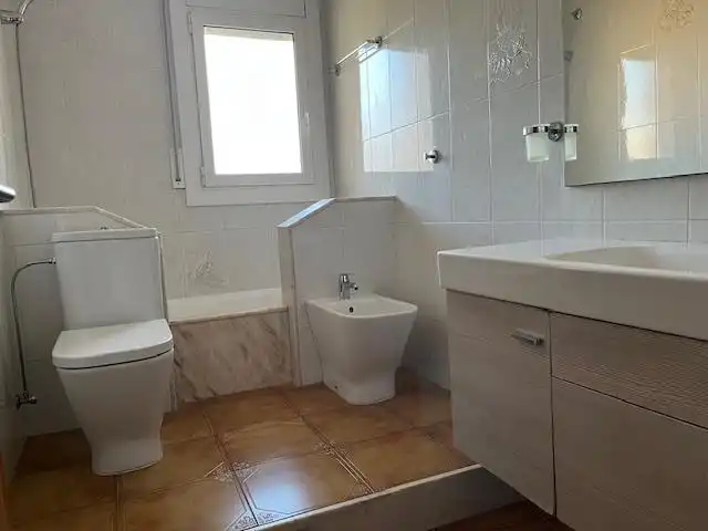 Bany de Casa adosada en venda en Vilafranca del Penedès amb Calefacció, Terrassa i Traster