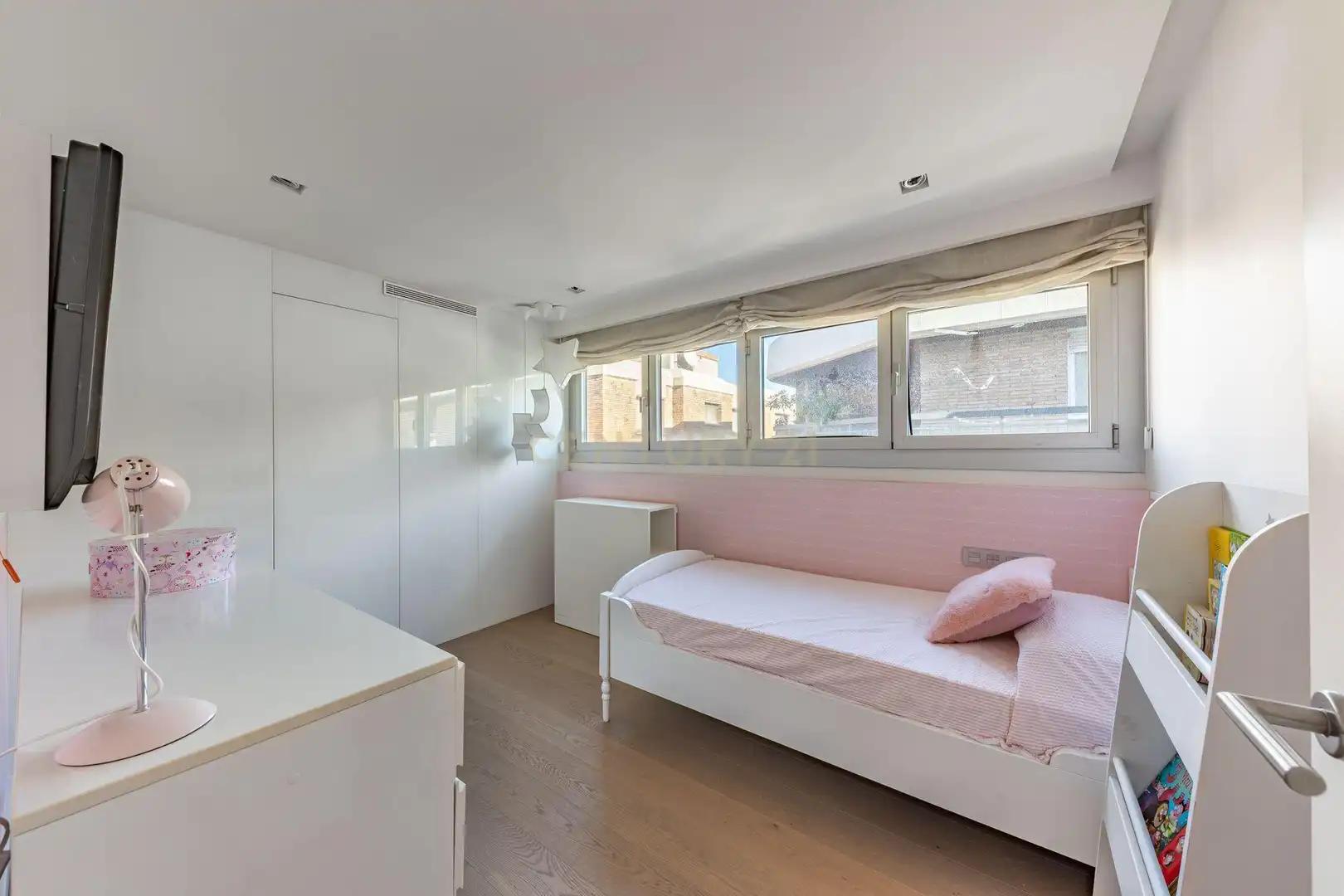 Bedroom of Apartments for rent in Barcelona  with Air Conditioner, Swimming Pool and Oven