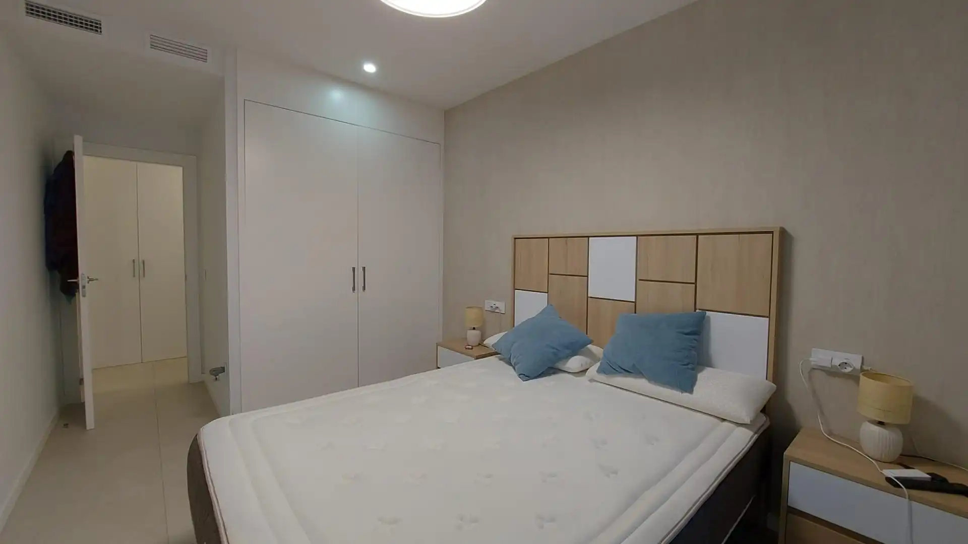 Dormitori de Apartament de lloguer en El Ejido amb Aire condicionat, Terrassa i Moblat