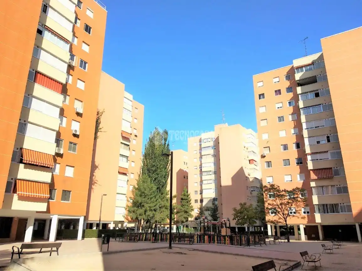 Vista exterior de Piso en venta en Móstoles con Aire acondicionado, Calefacción y Terraza
