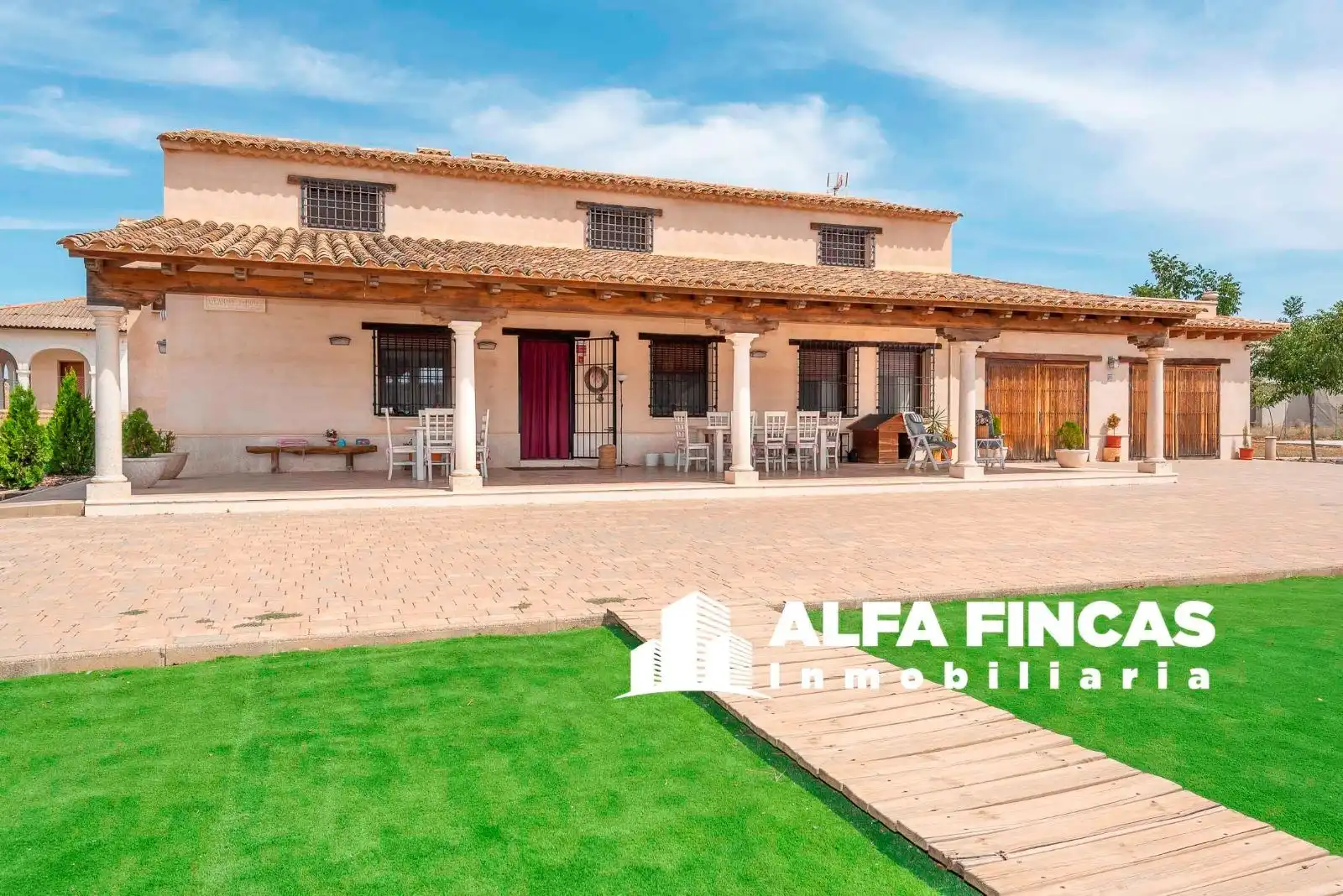 Vista exterior de Casa o chalet en venta en Vara de Rey con Calefacción, Terraza y Piscina