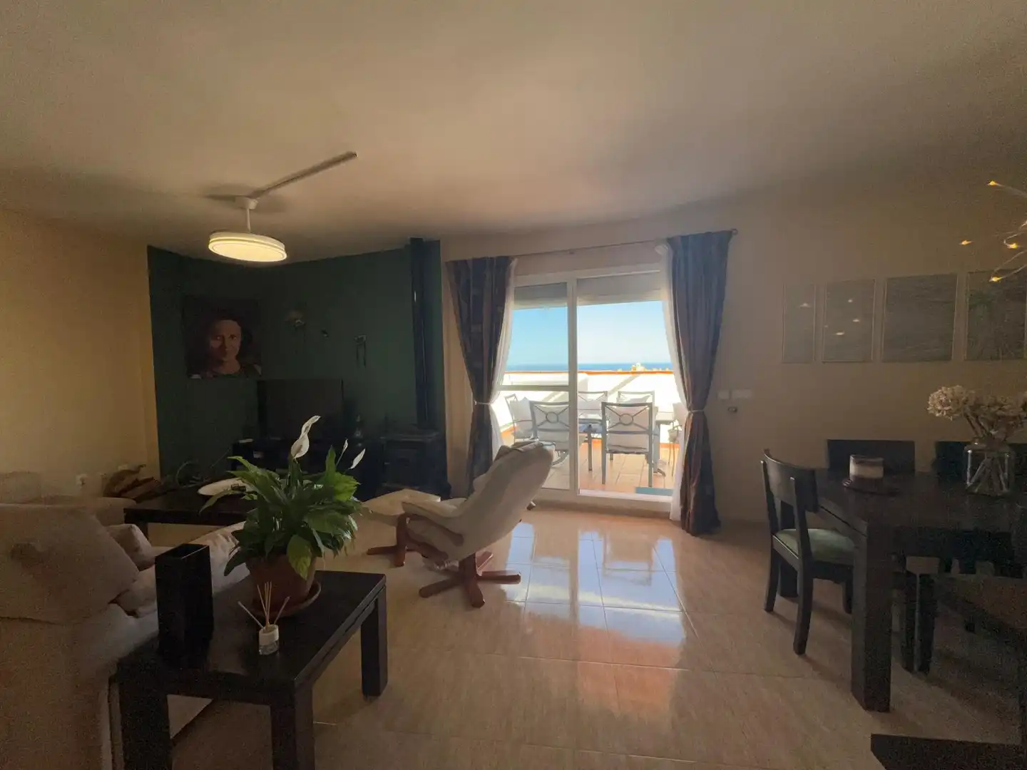 Sala de estar de Ático en venta en Marbella con Calefacción, Terraza y Amueblado