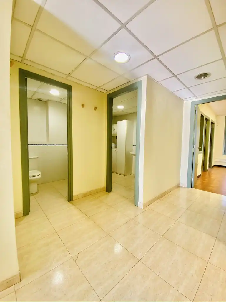 Büro zum Verkauf in Girona mit Klimaanlage und Heizung