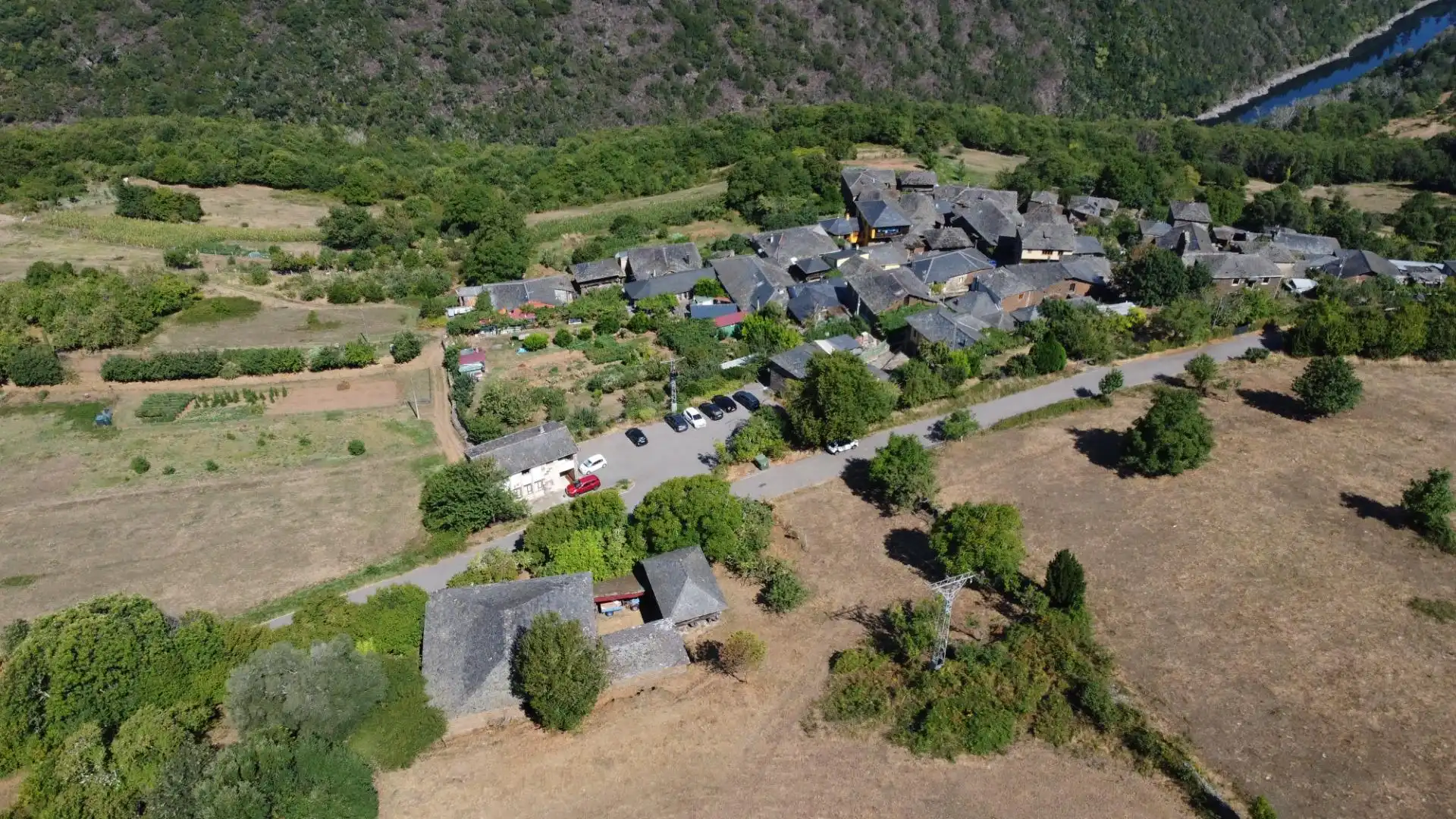 Vista exterior de Casa o xalet en venda en Allande amb Jardí privat i Balcó