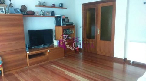Descubre este luminoso piso reformado en Mañaria! 3 dormitorios, 2 baños y vistas a la montaña. Ideal para disfrutar.