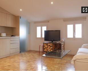 Living room of Flat to rent in  Madrid Capital  with Air Conditioner and Balcony
