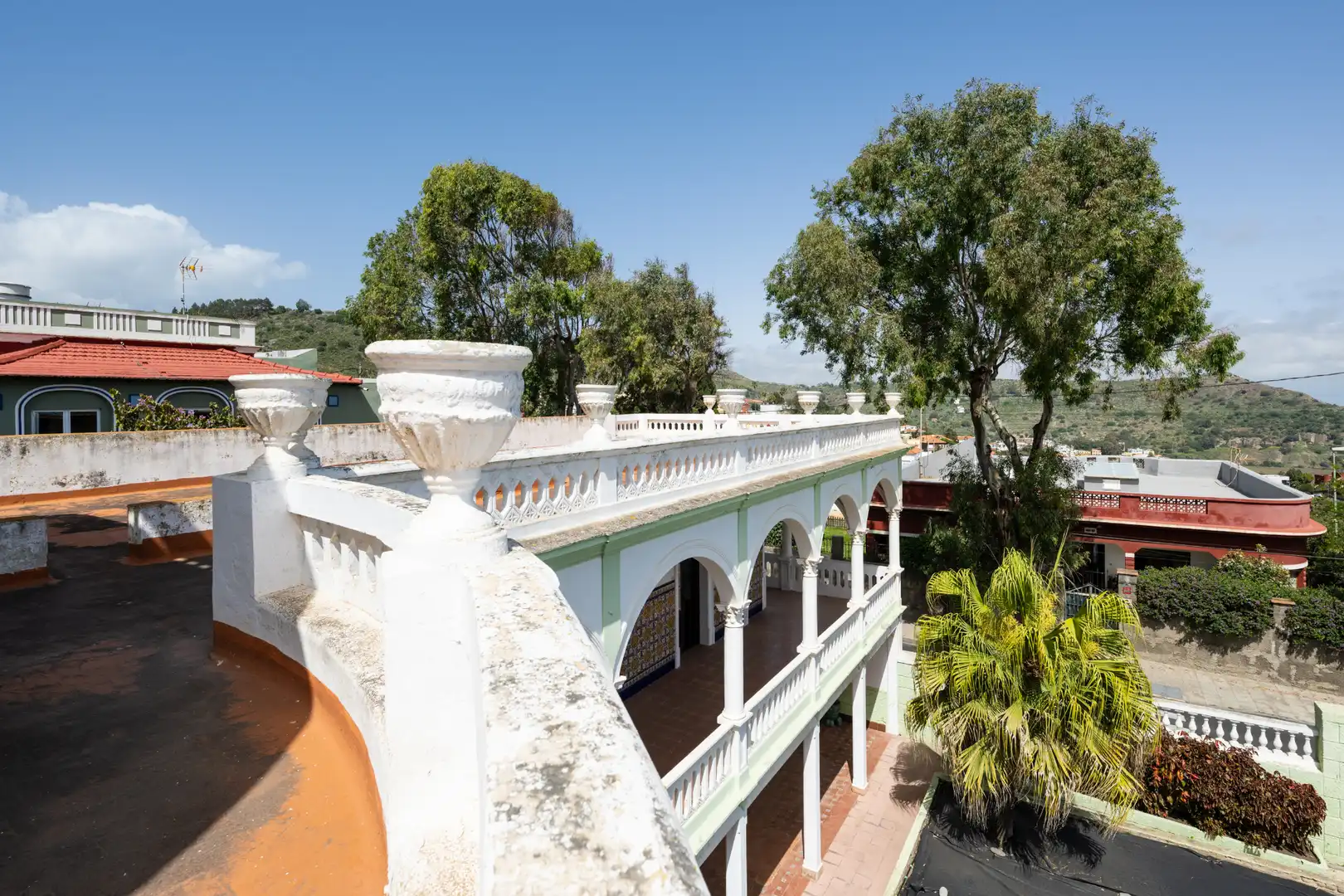 Vista exterior de Casa adosada en venda en Las Palmas de Gran Canaria amb Jardí privat, Traster i Moblat