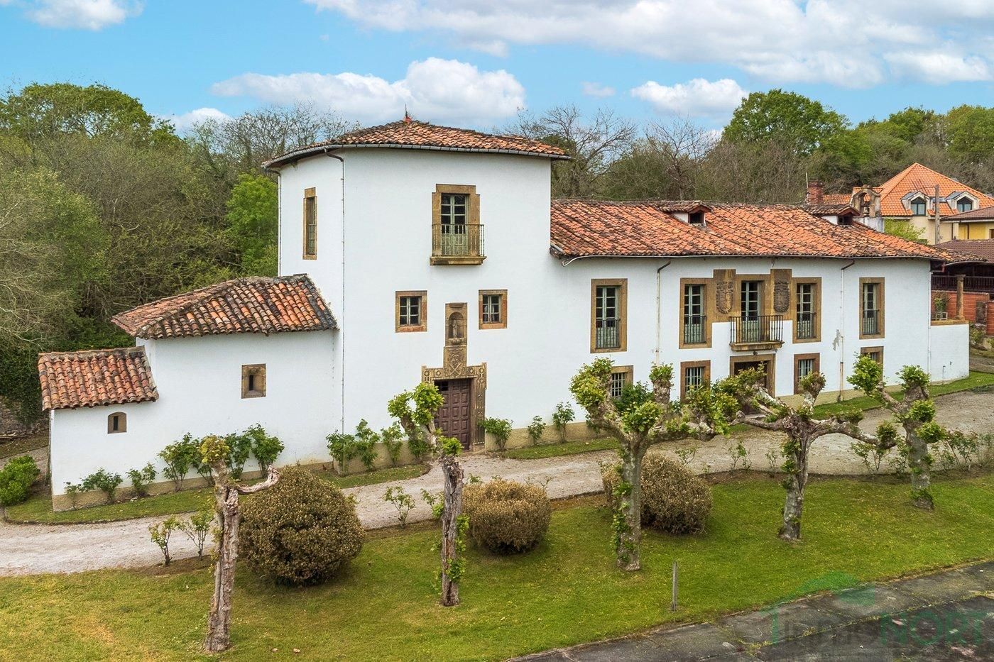 Exterior view of Building for sale in Oviedo 